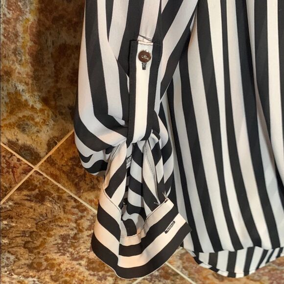 Women’s Alfani Vertical Striped Black and White Blouse Size 4 - Picture 3 of 13